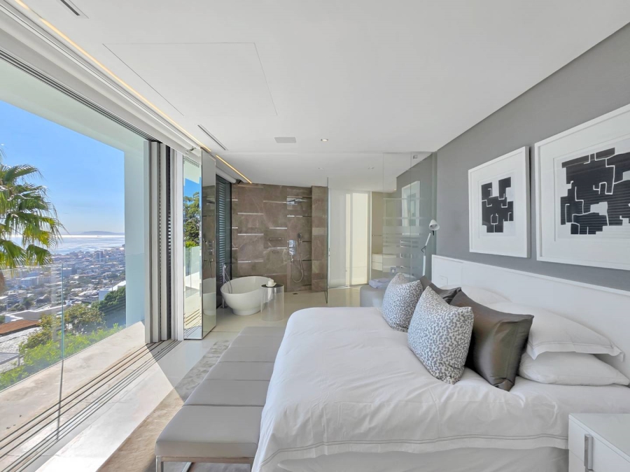 5 Bedroom Property for Sale in Fresnaye Western Cape